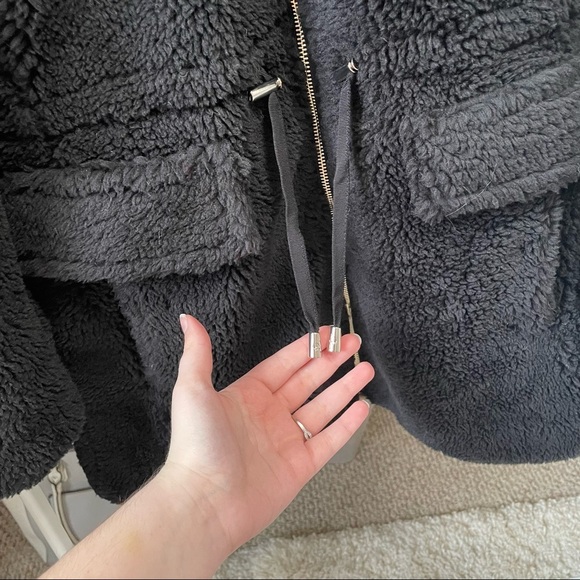 Kate Spade | NWT Black and Tan Reversible Faux Fur Quilted Jacket Size Small - Picture 7 of 9